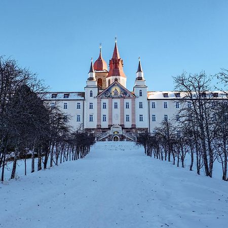 Hotel Leonard Нова-Поненте Екстер'єр фото