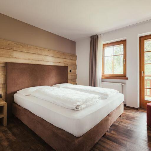 Hotel Leonard Нова-Поненте Екстер'єр фото